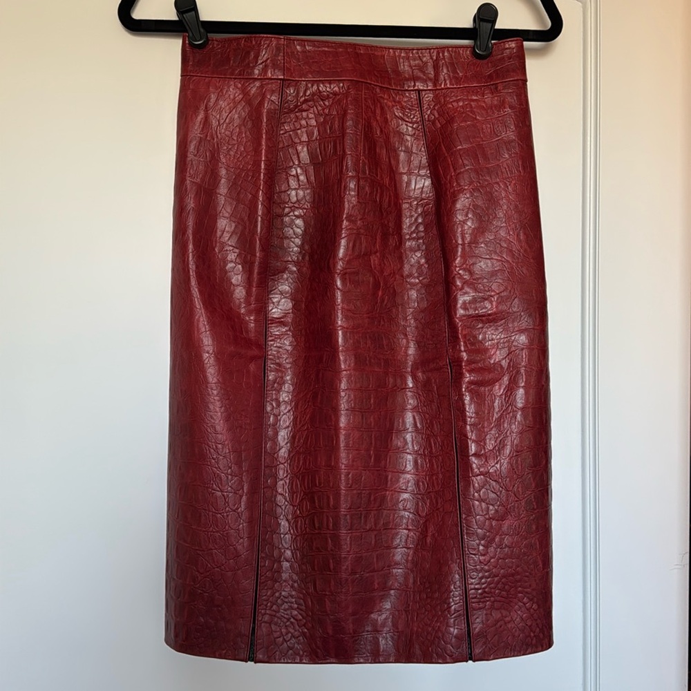 Roberto Cavalli leather embossed alligator blood re/burgandy pencil skirt 6